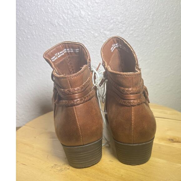 Yuu 'Norah' brown Faux Leather booties size 11 NWT - Picture 6 of 6